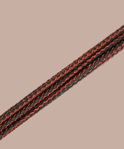 Lieve Ziel Leren Kat O' Nine Tails Zweep – Wijnrood Liebe Seele wine-red and black braided whip with multiple tails, leaf-shaped tips and a wrist loop.