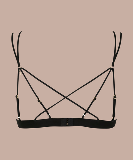 Atelier Amour – Après Minuit Draadloze Driehoekbeha Zwart Model wearing the Atelier Amour Après Minuit black sheer embroidered triangle Bra with matching thong and suspender.