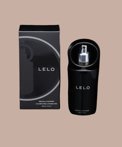 LELO – Personal Moisturizer glijmiddel op waterbasis – 150 ml - door Pleasurements LELO Personal Moisturizer 150 ml black pump bottle beside its black carton.