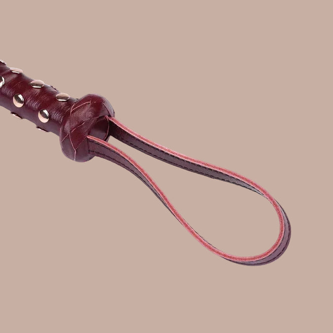 Liebe Seele Heavy Leather Flogger met Handvat met Noppen – Wijnrood