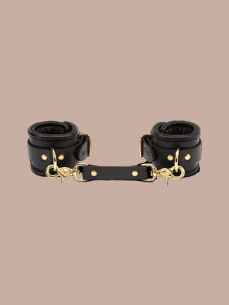 Coco de Mer – Schwarze Leder Handgelenk-Fesseln Coco de Mer Black Leather Wrist Cuffs - Pleasurements