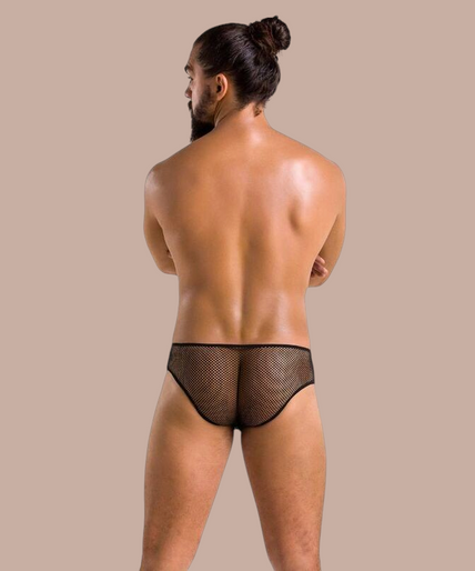 Passion – 035 Slip Richard Schwarz S/m Pleasurements Passion zwarte herenslip met mesh details en vetersluiting gedragen door een model