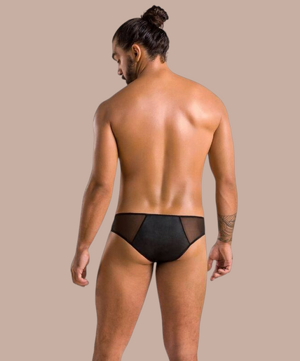 Passion – 042 Slip Timmy Schwarz S/m Pleasurements Passion 042 Slip Timmy zwarte herenslip met ritsdetail gedragen door een model