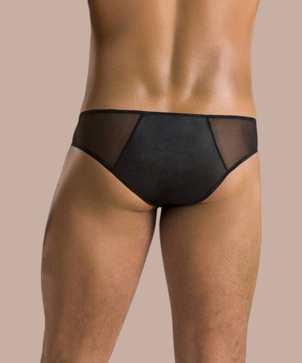 Passion – 042 Slip Timmy Schwarz S/m Pleasurements Passion 042 Slip Timmy zwarte herenslip met ritsdetail gedragen door een model