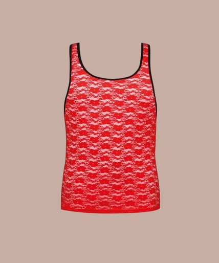 Anais Men – Brave Top | Premium Men’s Underwear Pleasurements Anais Men Brave Top in rood kant met zwarte bies gedragen door een glimlachend model