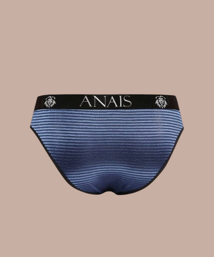 Anais Men – Naval Slip S Pleasurements Anais Men Naval Slip in blauw met een elastische tailleband gedragen door een glimlachend model