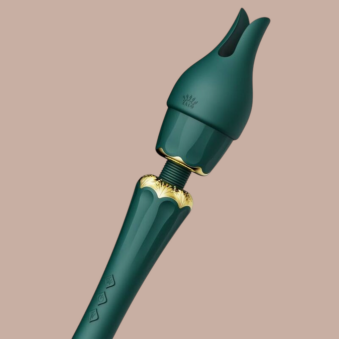 Pleasurements Zalo Kyro wand massager in groen siliconen met elegante gouden details en farao-geïnspireerd ontwerp