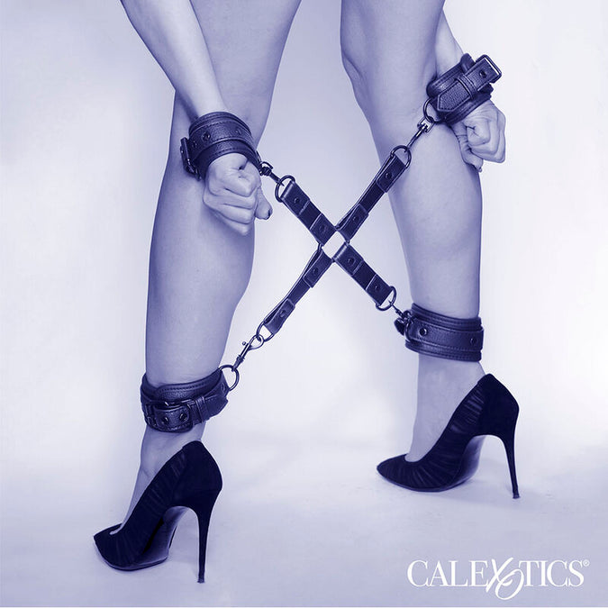 Calexotics – Nocturnal Hog Tie Verbinder Cuero Ajustable Schwarz