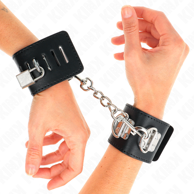 Kink – Multiposition Wrist Restraints With Padlock Closure Black Adjustable 16 – 23 Cm X 5.5 Cm