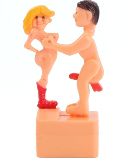 Diablo Picante – Joke Dolls Sexuelle Position von vorne mit String Diablo Picante – Joke Dolls Sexuelle Position von vorne mit String