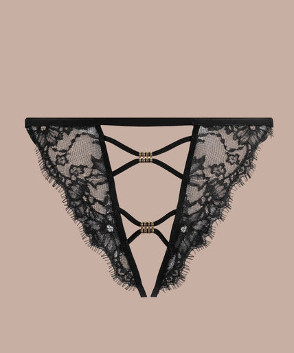 Atelier Amour – Sans Détour Open Brief Black Pleasurements Atelier Amour Sans Détour zwarte kanten string met open ontwerp en verfijnde details