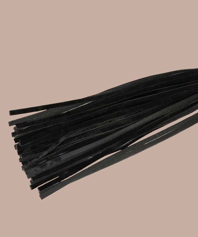 Liebe Seele Boudoir Amor Veganer Flogger – Schwarz