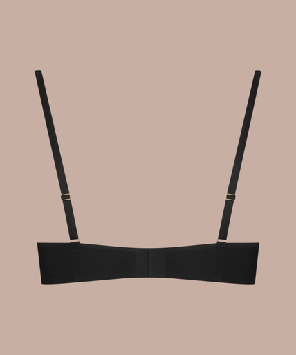Pleasurements Scandale Nuit Fauve zwarte triangel bh van transparante tule met gouden details gedragen door model