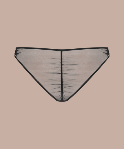Pleasurements Scandale Nuit Fauve zwarte slip van microfiber en tule gedragen door een model
