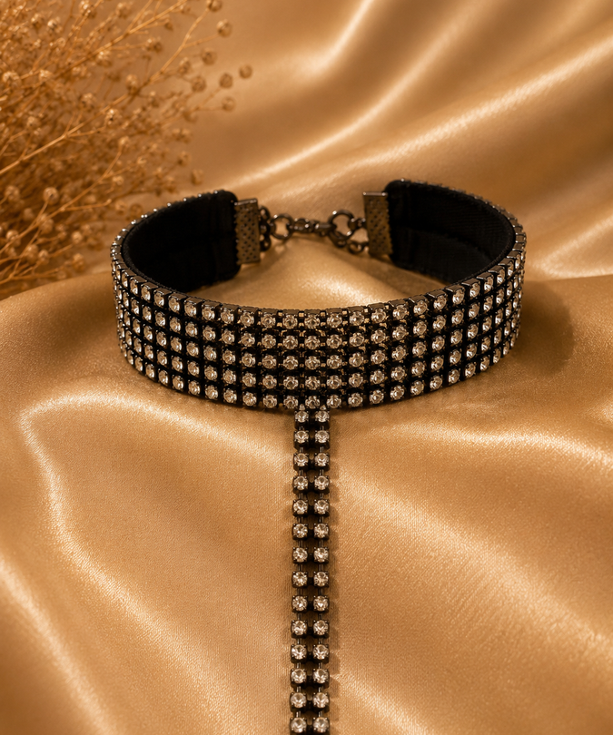 Mondin Kristall – Mehr als Nichts – Exklusiver Brustschmuck