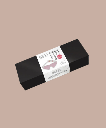 Liebe Seele Fairy pink blindfold with white edging, white lining and a buckled strap.