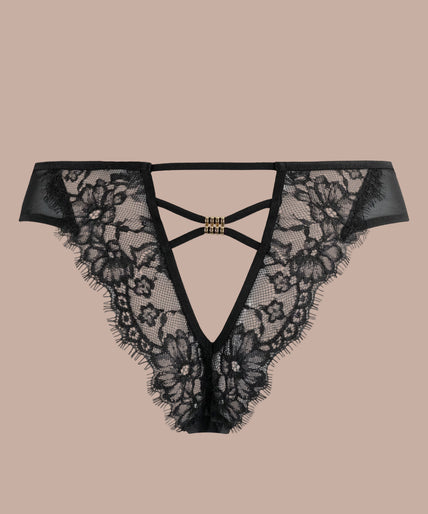 Pleasurements Atelier Amour Sans Détour zwarte tanga met verfijnd kant en gouden ringdetail