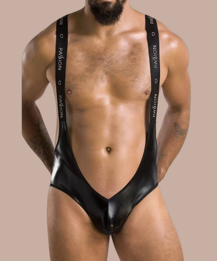 Pleasurements Passion 027 Body Bruno zwarte heren bodysuit met bretels en glanzende afwerking