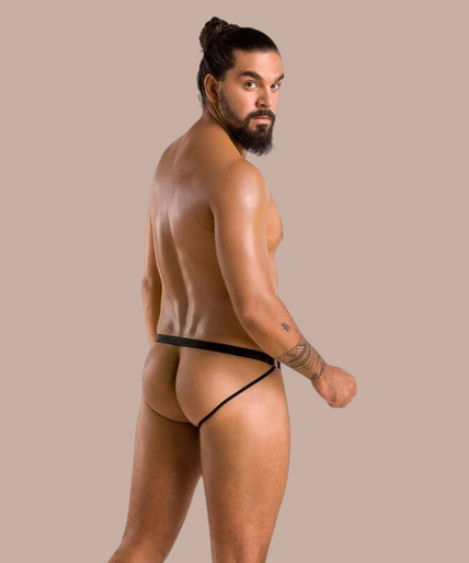 Pleasurements Passion zwarte herenslip met open ontwerp en mesh details gedragen door een model