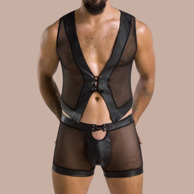 Pleasurements Passion 053 Set William zwart herenondergoed met mesh en vetersluiting voor een verleidelijke look.