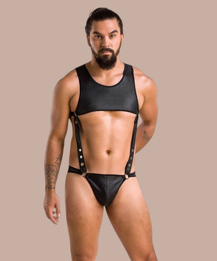 Pleasurements Passion 056 Body Adam zwarte heren bodysuit met open ontwerp en metalen gespen