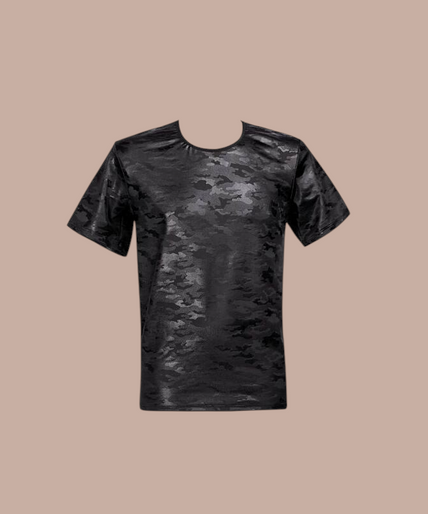Pleasurements Anais Men Electro T-shirt in zwart met subtiel patroon gedragen door een man in bijpassende boxershort.
