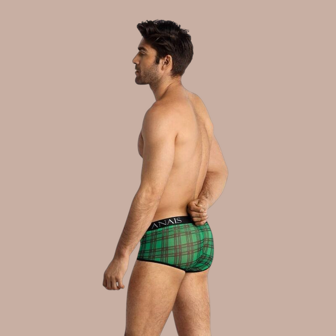 Pleasurements Anais Men Magic Boxer in groen met zwart ruitpatroon en elastische tailleband op een model