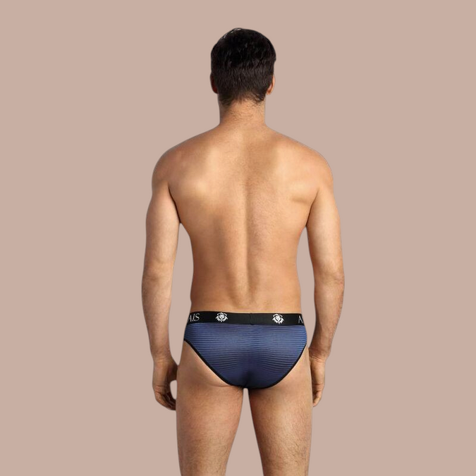 Achterkant van de blauwe Anais Men Naval Slip herenslip met elastische tailleband van Pleasurements.