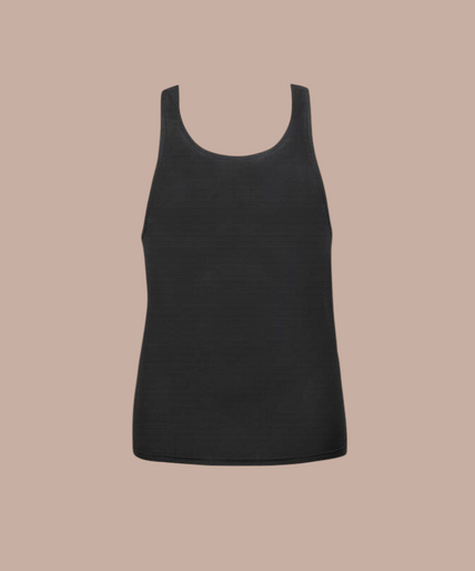 Pleasurements Anais Men Petrol top in zwart gedragen door een glimlachend model als onderdeel van premium ondermode.