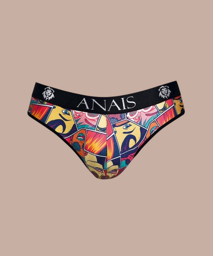 Pleasurements Anais Men Comics Slip met kleurrijke stripboekprint en zwarte tailleband gedragen door een model