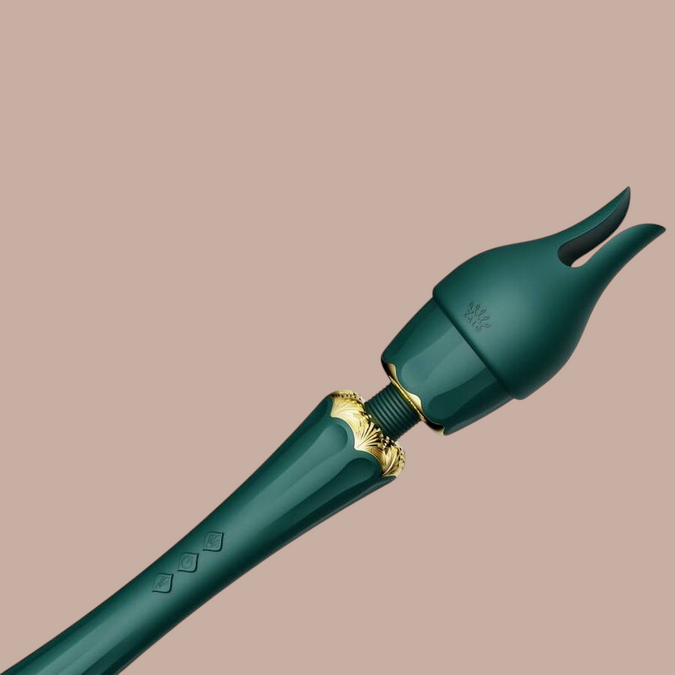 Pleasurements Zalo Kyro wand massager in groen siliconen met gouden details en een elegant Egyptisch geïnspireerd design
