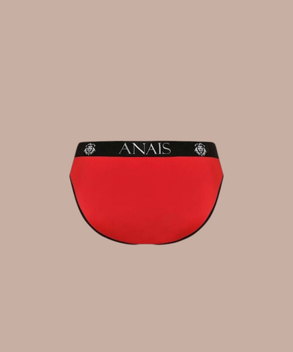 Pleasurements Anais Men Soul Slip in rood met zwarte tailleband gedragen door een glimlachend model