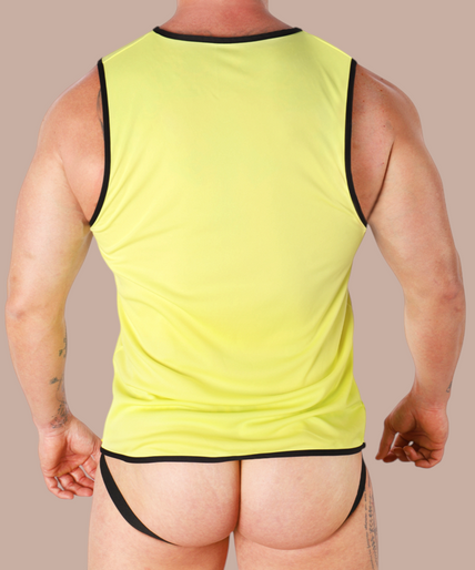 Pleasurements Macho geel mouwloos sportshirt van elastisch polyamide met zwarte bies voor een sensueel silhouet