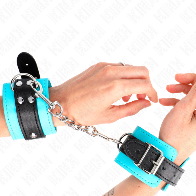 Kink – Haken-Handgelenkfesseln Blau mit Fellfutter Verstellbar 20 – 28 Cm X 5,5 Cm