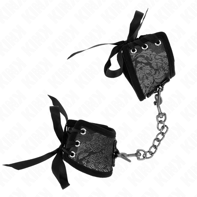 Kink – Scandal Handgelenkfesseln Schwarz mit Spitzen-Details 24,5 Cm X 6,5 Cm