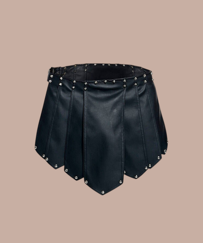 Pleasurements Mob Dngeon zwarte leren rok met metalen studs in een verfijnd en sensueel ontwerp.