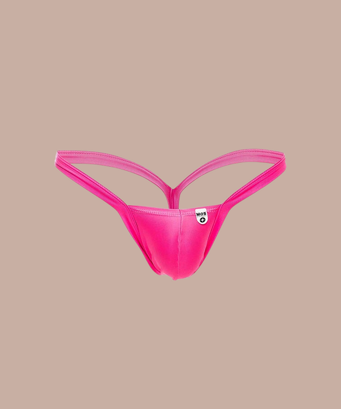 Pleasurements Mob roze string met minimalistisch ontwerp en opvallend logo-label voor een sensuele pasvorm.