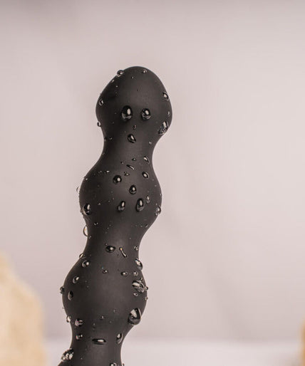 Pleasurements – Rocks – Off – Petite Sensations Pearls Vibrierender Perlen-Analplug – Schwarz