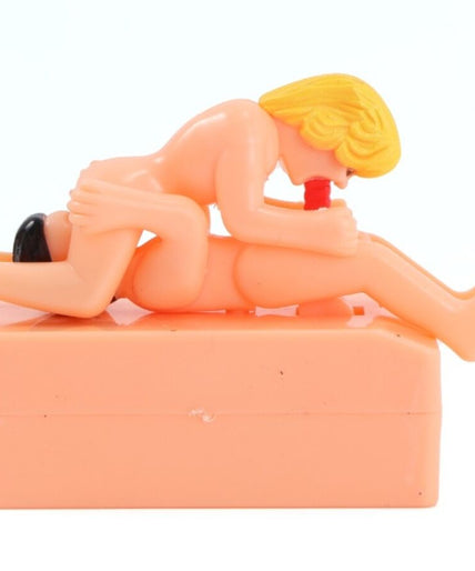 Diablo Picante – Joke Dolls Sexuelle Position 69 mit String