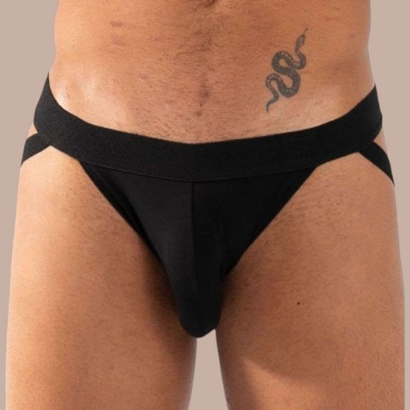 Pleasurements Burn 011 Double Black jockstrap met een strakke pasvorm voor een sensuele en zelfverzekerde uitstraling.
